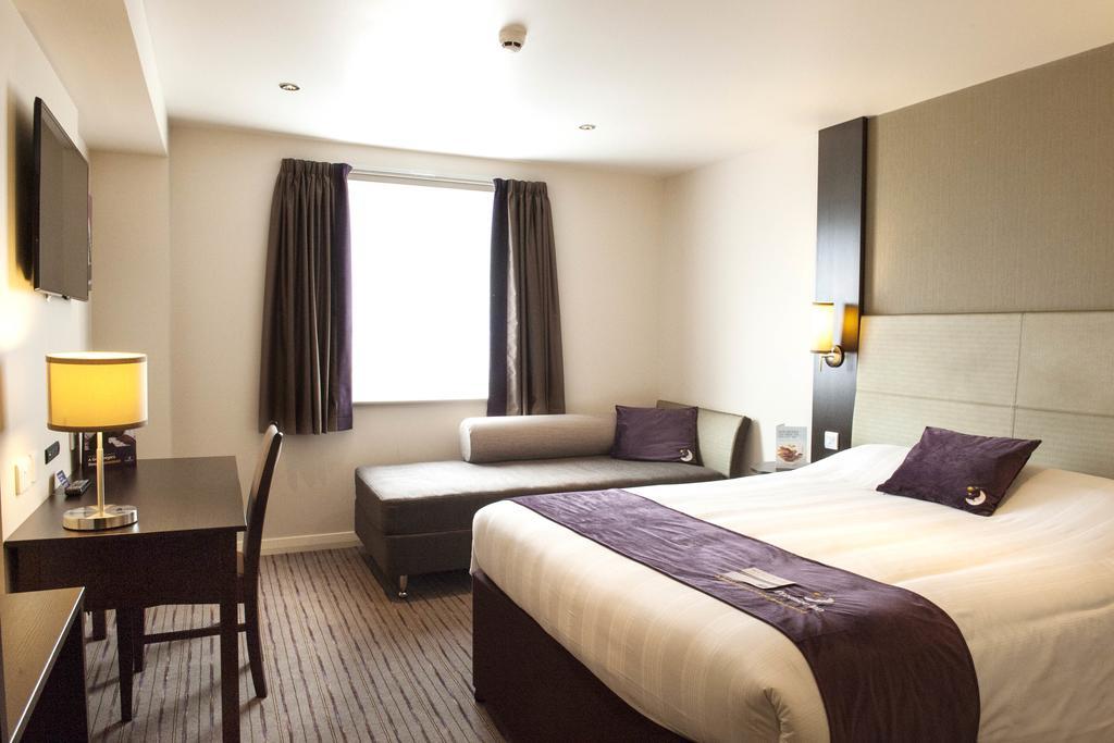 Premier Inn St. Albans/Bricket Wood Room photo